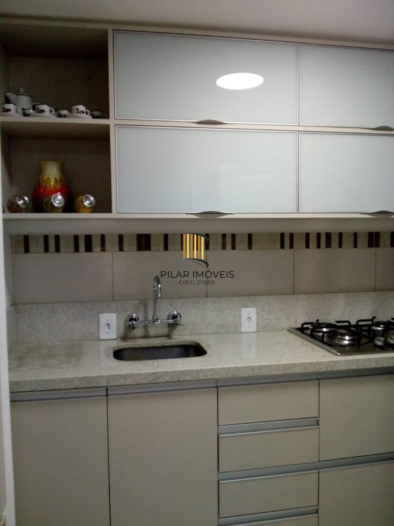 Apartamento de 02 dormitorios com 1 vaga na zona sul de Porto Alegre.