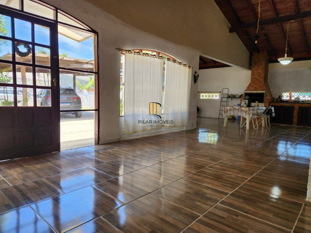 Casa para Venda - 150m², 2 dormitórios, 4 vagas - Ponta Grossa