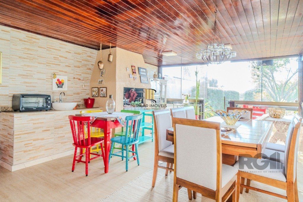 Casa 3 dormitórios no bairro Medianeira