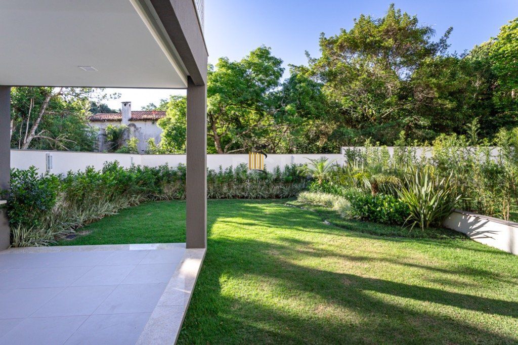 Casa Condominio para Venda - 450m², 3 dormitórios, sendo 3 suites, 3 vagas - Pedra Redonda