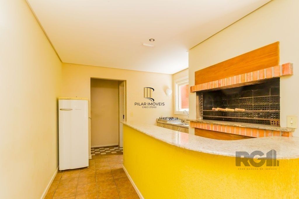 Casa em condomínio 110m² - 3 dormitórios sendo 1 suíte e 1 vaga de garagem no bairro Teresópolis
