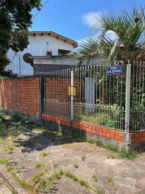 Casa de 3 dormitórios, bairro Sarandi
