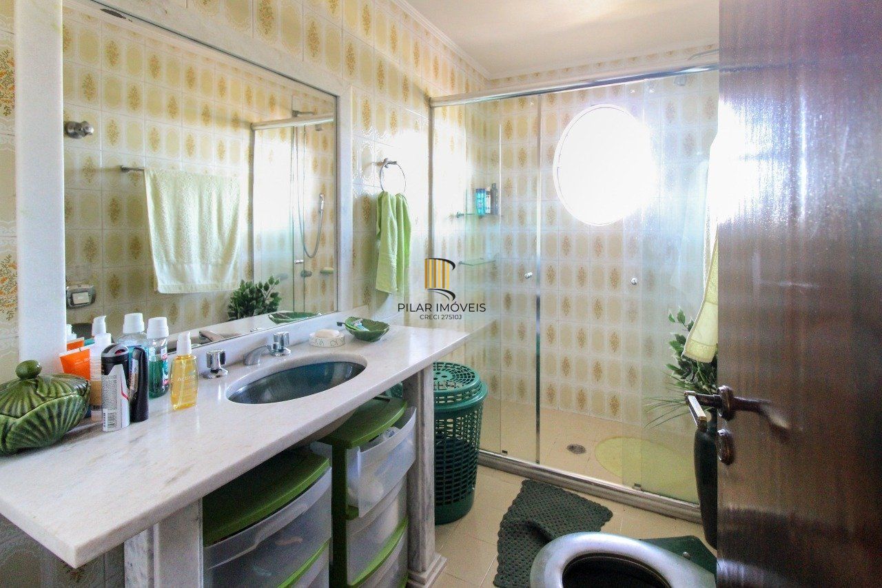 Casa com 6 dormitórios à Venda no Bairro Jardim Carvalho, Porto Alegre