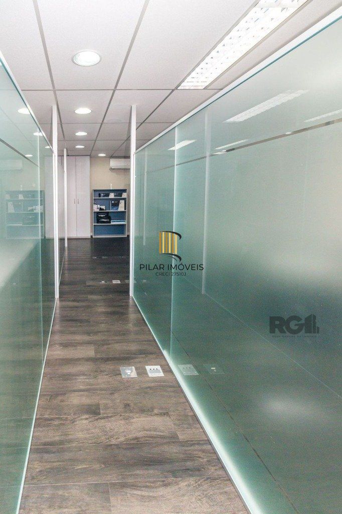 Excelente sala comercial de 140m² no centro.