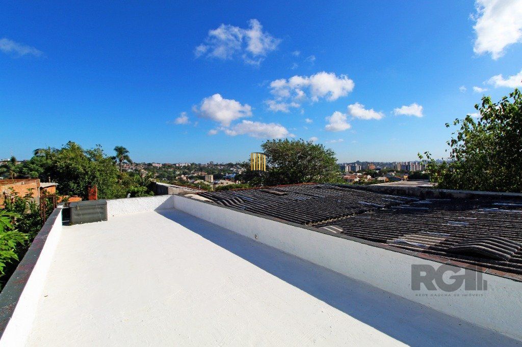 Casa 3 dormitórios no bairro Nonoai