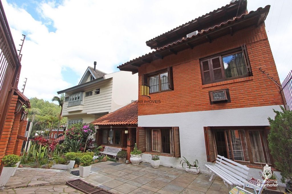 Casa para Venda -  3 dormitórios, sendo 1 suites, 2 vagas - São Caetano - Pilar Imóveis