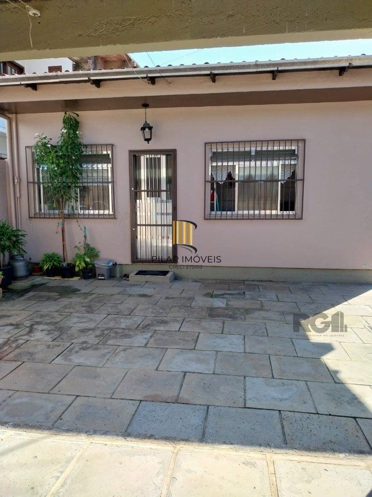 Casa de 4 dormitórios no bairro Santa Rosa de Lima