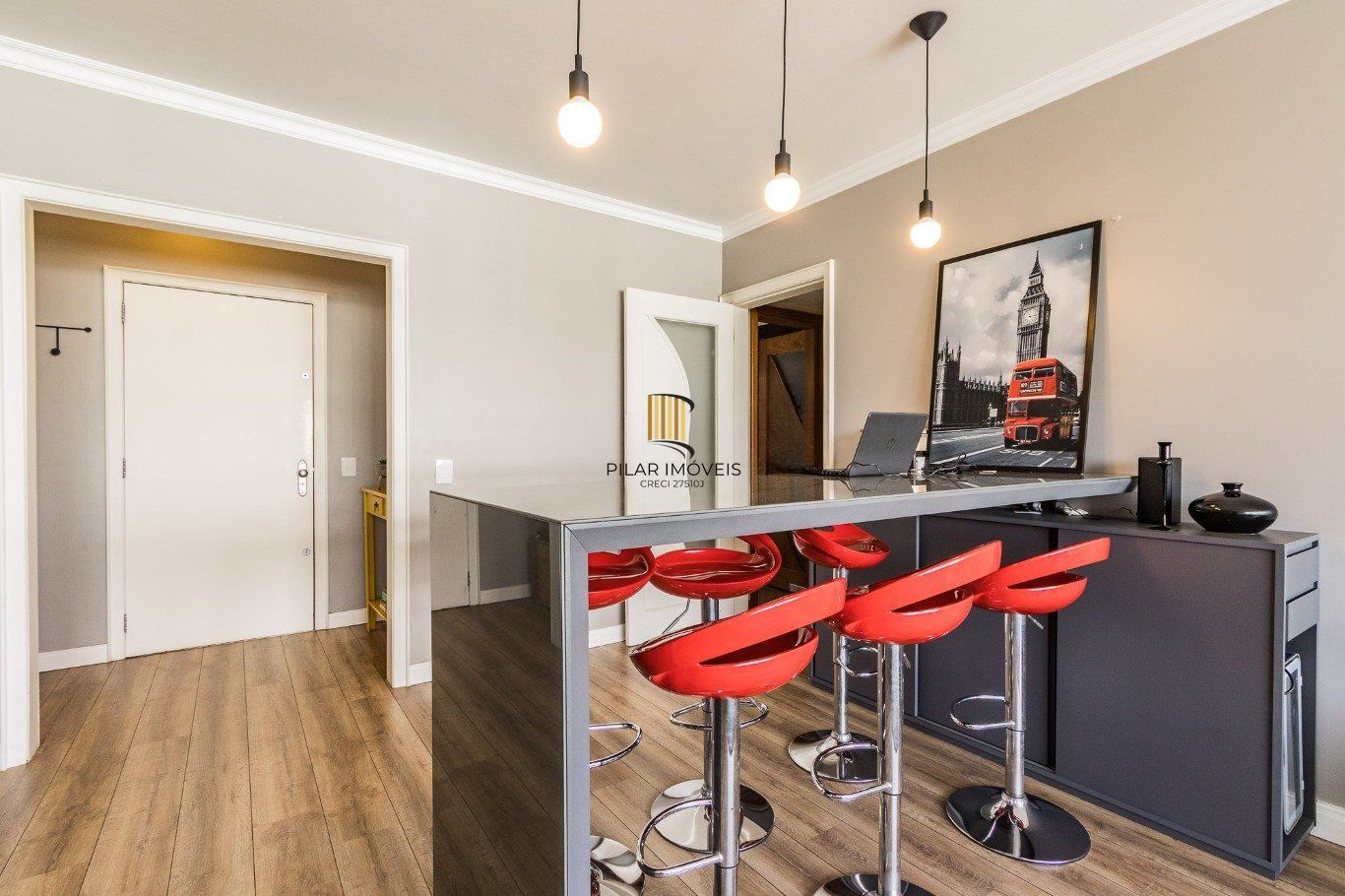 Apartamento com 3 quartos e 147m² à venda em Moinhos de Vento, Porto Alegre.