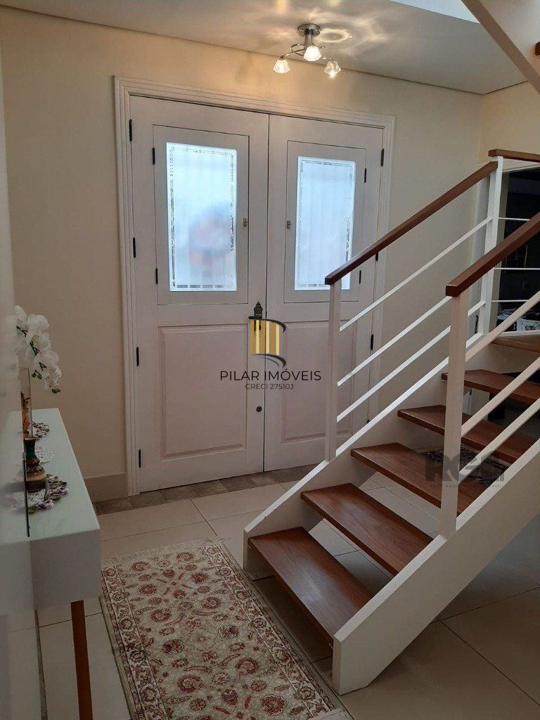 Casa de 4 dormitórios no bairro Glória