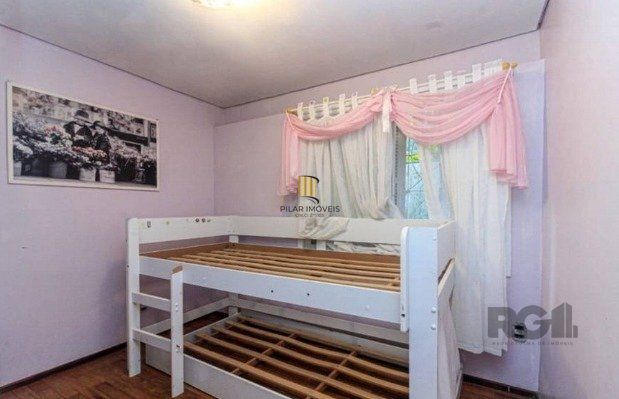 Excelente casa de 147m² com 3 dormitórios, 4 vagas e 1 piscina.