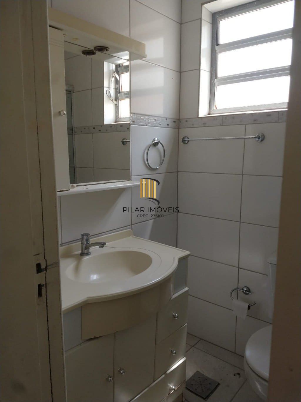 Apartamento de 2 dormitórios à venda em Passo d'Areia, Porto Alegre.