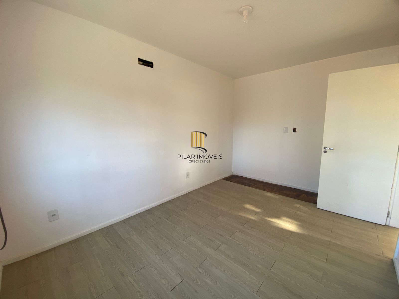 Apartamento 2 Dormitórios com Garagem Coberta à Venda no Bairro Teresópolis – Amplo, Arejado e de Frente, 67m2