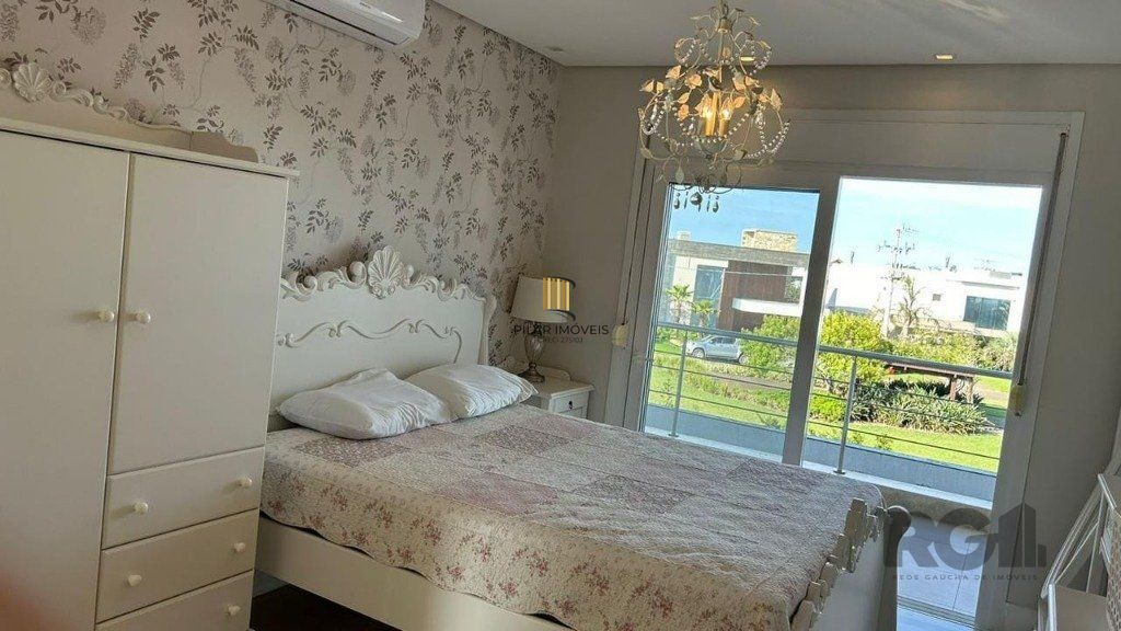 Casa de Condomínio 4 dormitórios no bairro Itapeva