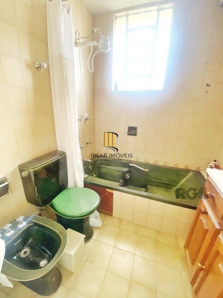 Casa 4 dormitórios no bairro Nonoai