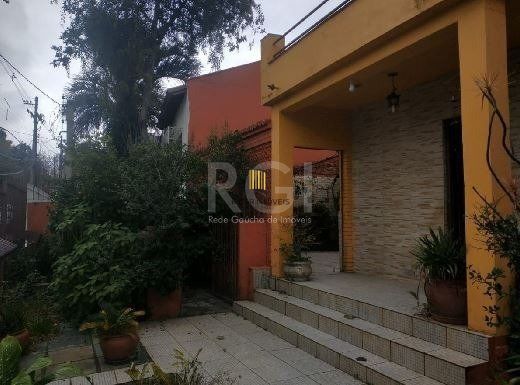 Casa para Venda - 220m², 3 dormitórios, 4 vagas - Teresópolis