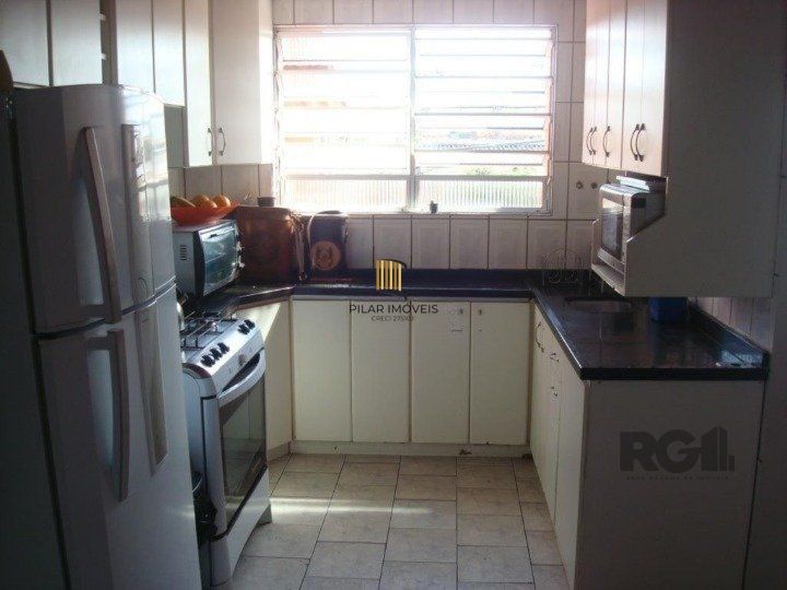 Casa 4 dormitórios no bairro Nonoai