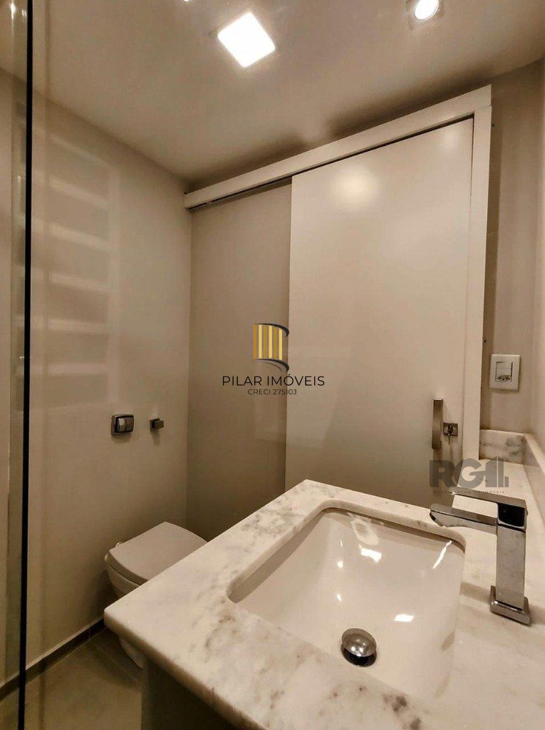 Apartamento semi mobiliado, 67m², 2 dormitórios, 1 vaga no bairro Petrópolis
