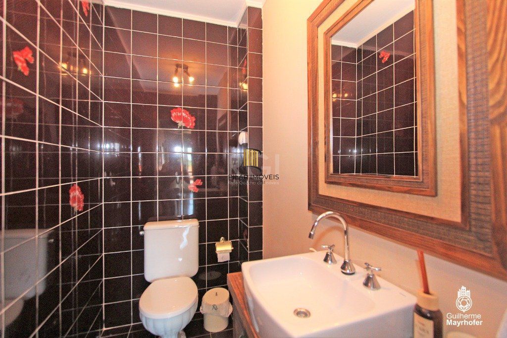 Casa para Venda - 326m², 3 dormitórios, sendo 3 suites, 4 vagas - Glória