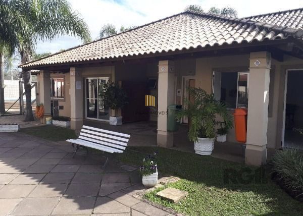 Casa Condominio em Porto Alegre, no bairro Humaitá, com 2 dormitório(s), e 2 banheiros, à venda.