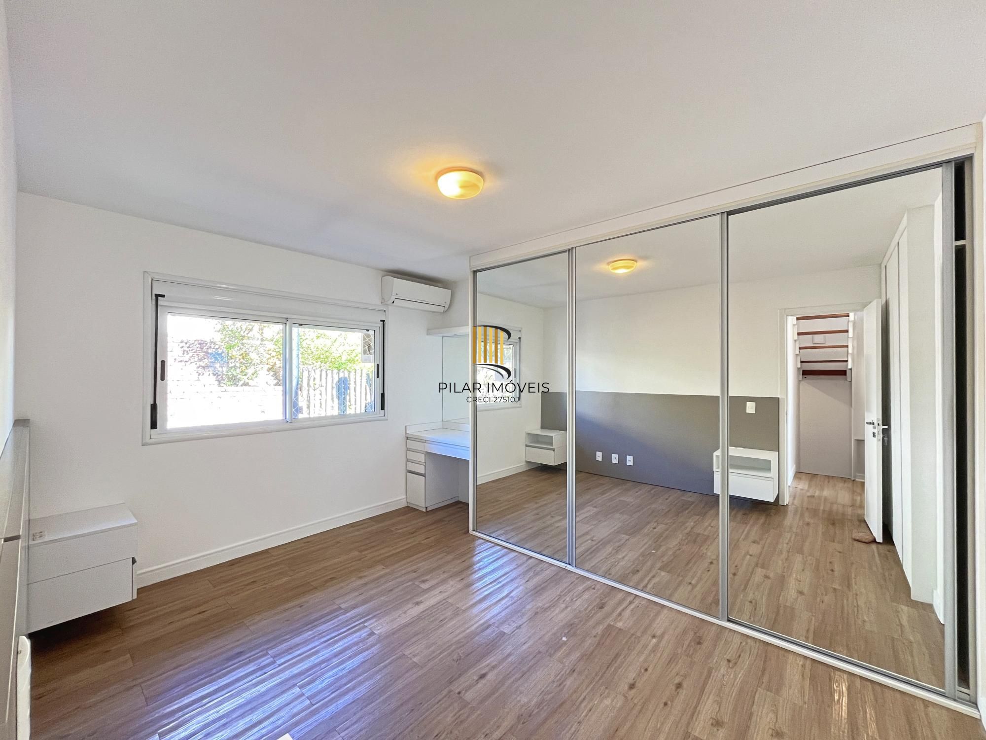 Casa de Condomínio 4 dormitórios no bairro Teresópolis