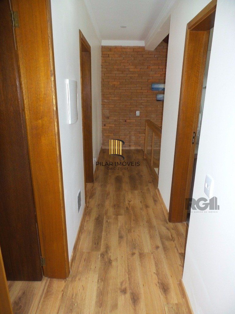 Excelente casa em condomínio com 3 dormitórios e 4 vagas.