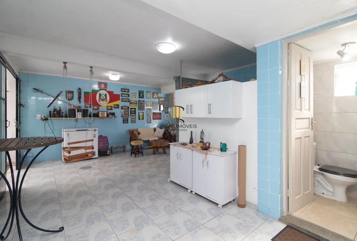 Casa com 4 dormitórios e energia solar no bairro Nonoai.