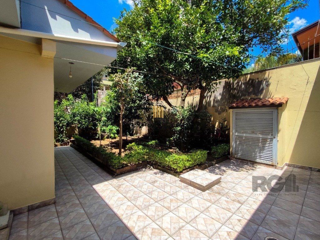 Excelente casa de 230m² com 4 dormitórios e 3 vagas.