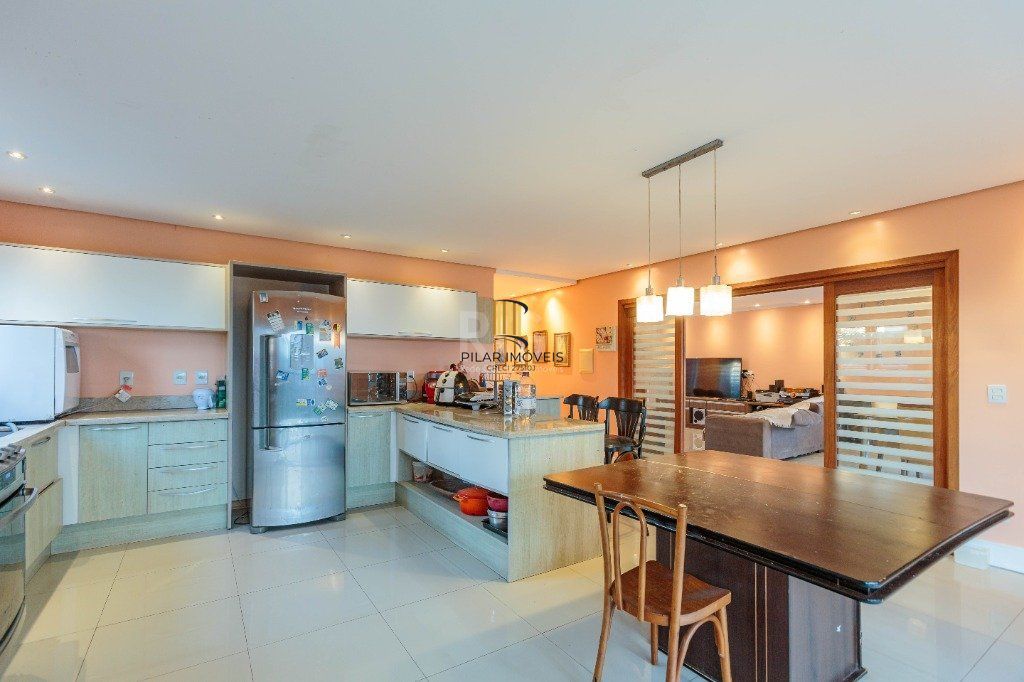 Casa de 498m², bairro Teresópolis