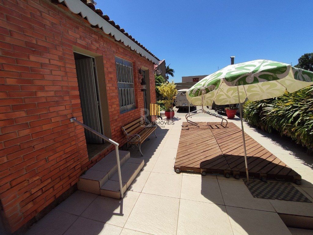 Casa para Venda - 142.8m², 4 dormitórios, 5 vagas - Teresópolis
