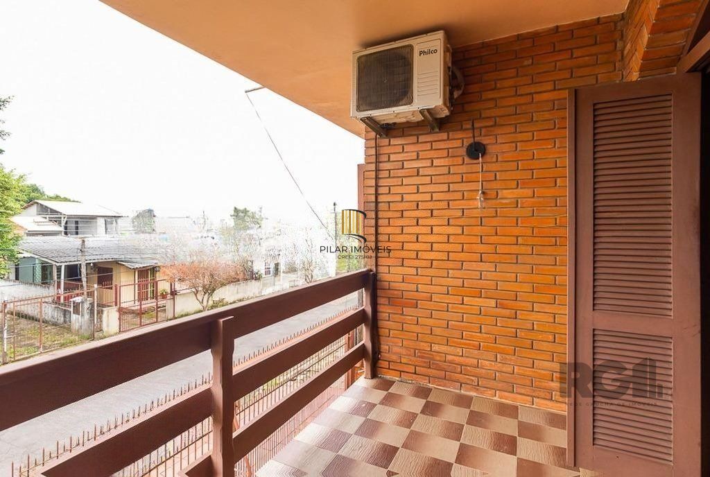 Casa de 245m² com 5 dormitórios no bairro Sarandi