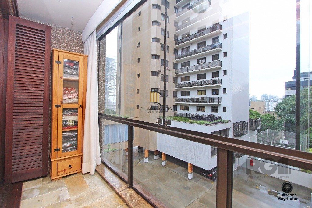 Excelente apartamento de 315m² com 3 dormitórios e 2 vagas.