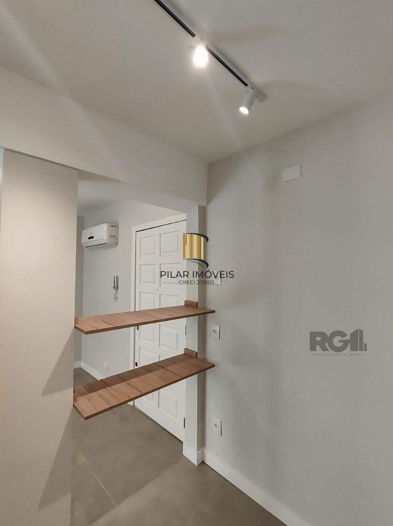 Apartamento semi mobiliado, 67m², 2 dormitórios, 1 vaga no bairro Petrópolis