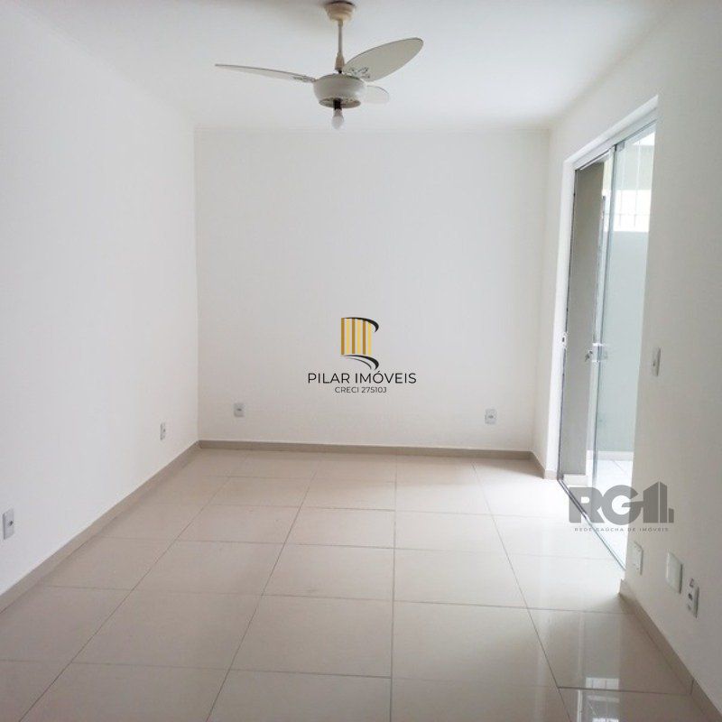 Apartamento GARDEN com dois pátios  privativas,  1 dormitório, sala, cozinha, 1 banheiro   na Av. Getúlio Vargas.