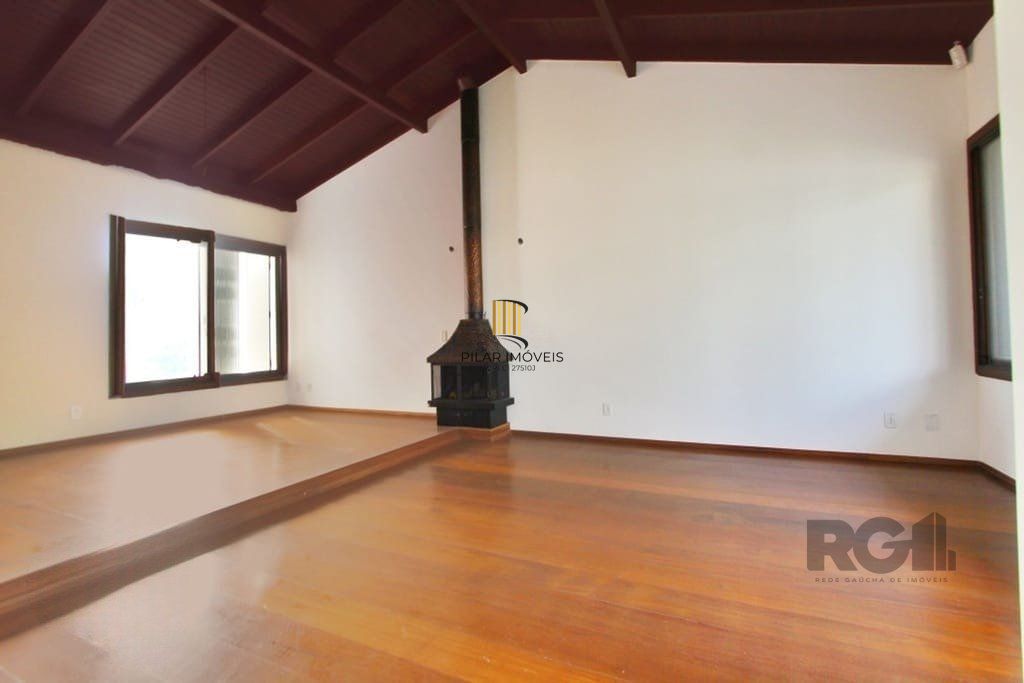 Excelente casa de 324m² com 4 dormitórios e 2 vagas.