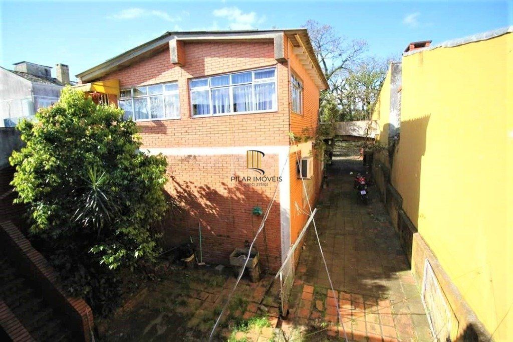Casa para Venda - 287m², 3 dormitórios, sendo 2 suites, 4 vagas - Nonoai
