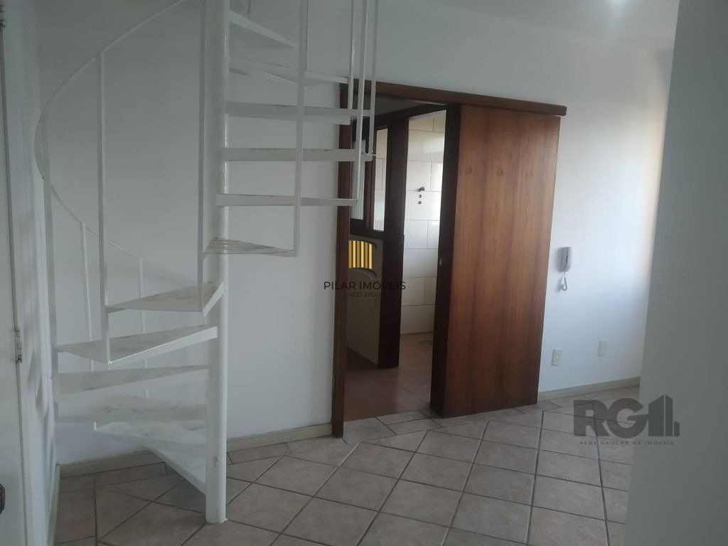 Excelente DUPLEX de 90m² com 2 dormitórios e 2 vagas.
