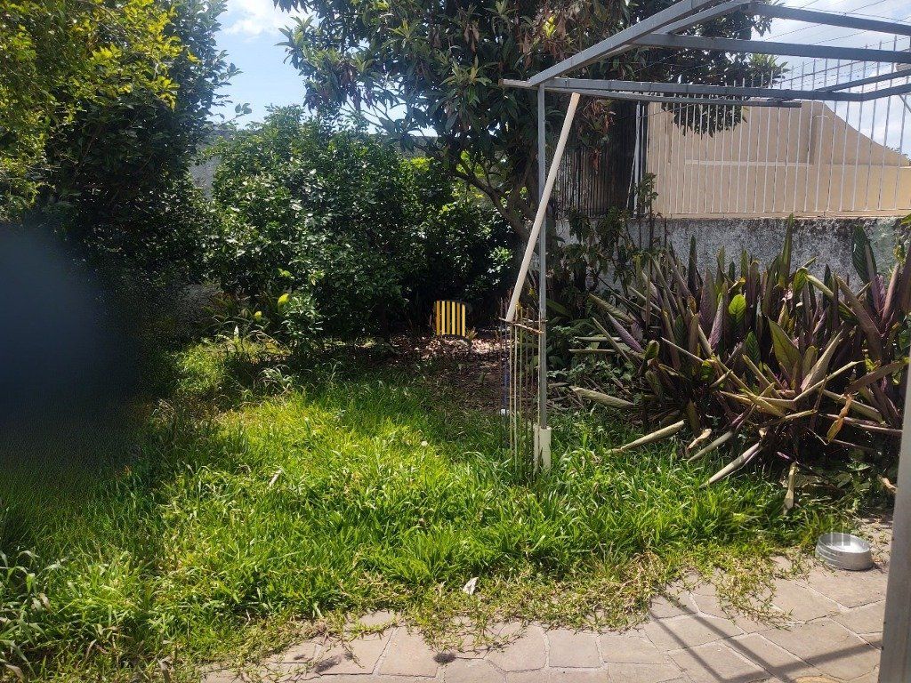 Casa de 2 dormitórios no bairro Passo das Pedras