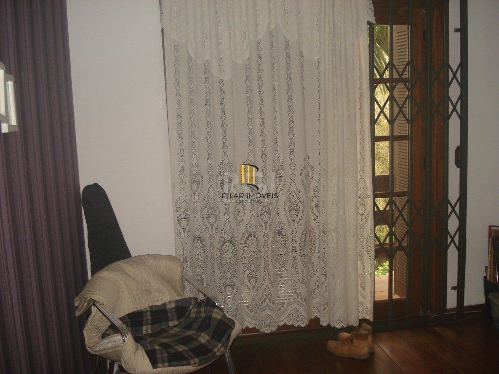 Casa para Venda - 500m², 6 dormitórios, sendo 2 suites, 4 vagas - Glória