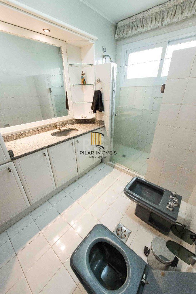 Casa para Venda - 317m², 5 dormitórios, sendo 1 suites, 2 vagas - Teresópolis