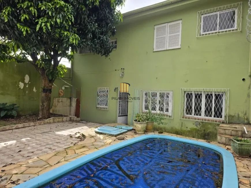 Sobrado com Piscina, Garagem para 3 Carros e Espaço para Salão de Festas à Venda e para Locação em Teresópolis