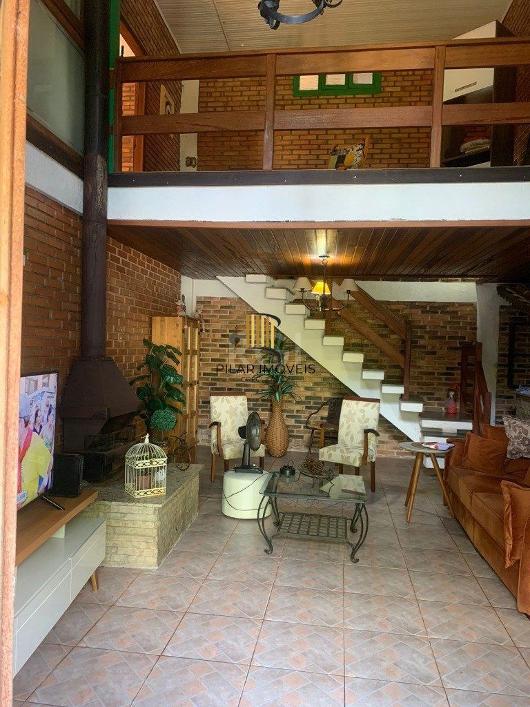 Casa 4 Dormitório(s) Bairro Nonoai