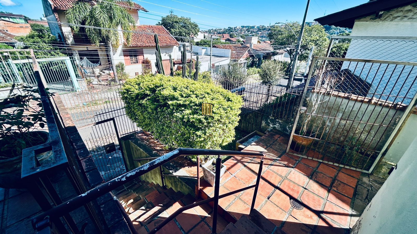 Casa com 2 dormitórios e edícula nos fundos no Bairro Nonoai