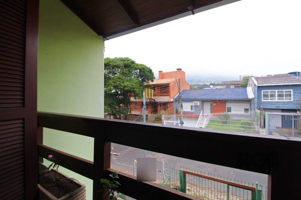 Casa de 275m² - 3 dormitórios e 3 vagas no bairro Coronel Aparício Borges