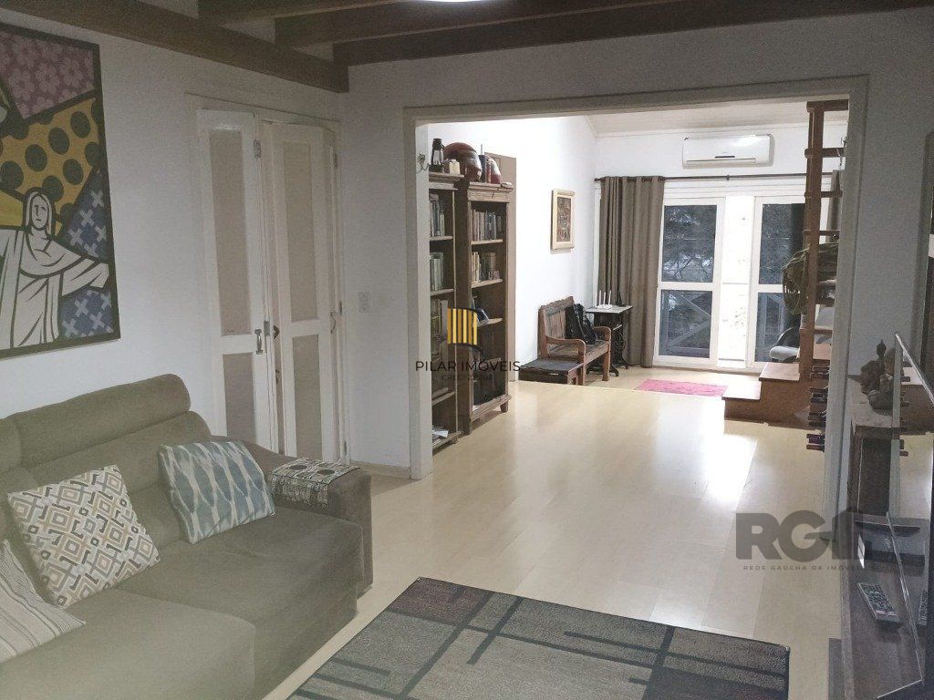 Casa com 3 dormitórios no bairro Ipanema