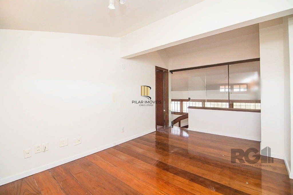 Casa para Venda - 443m², 3 dormitórios, 4 vagas - Alto Petrópolis