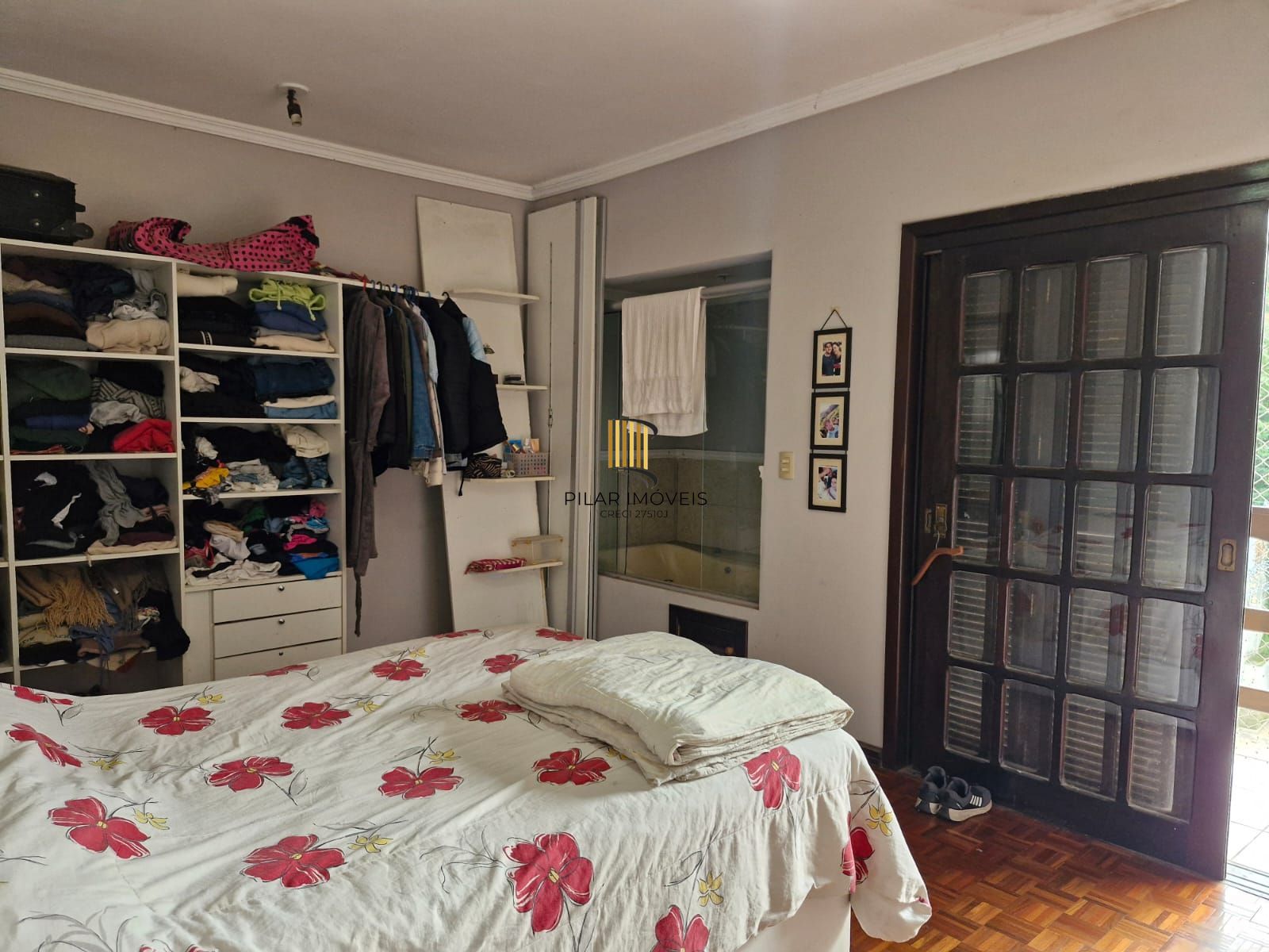 Casa de 3 dormitórios com piscina no bairro Teresópolis.