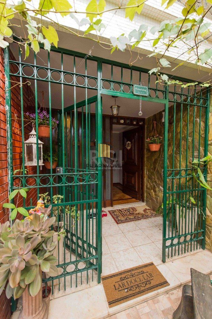Casa para Venda - 317m², 5 dormitórios, sendo 1 suites, 2 vagas - Teresópolis