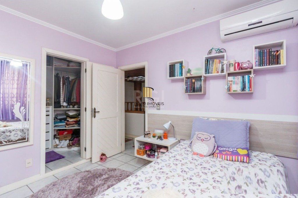 Casa para Venda - 258m², 3 dormitórios, sendo 1 suites, 4 vagas - Teresópolis