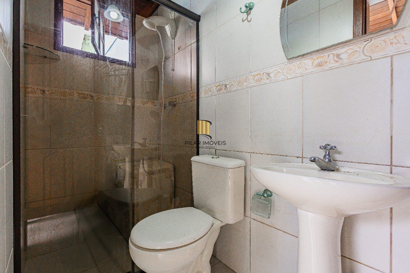 Casa de 4 dormitórios e 208m² à venda no Bairro Jardim Botânico, Porto Alegre.