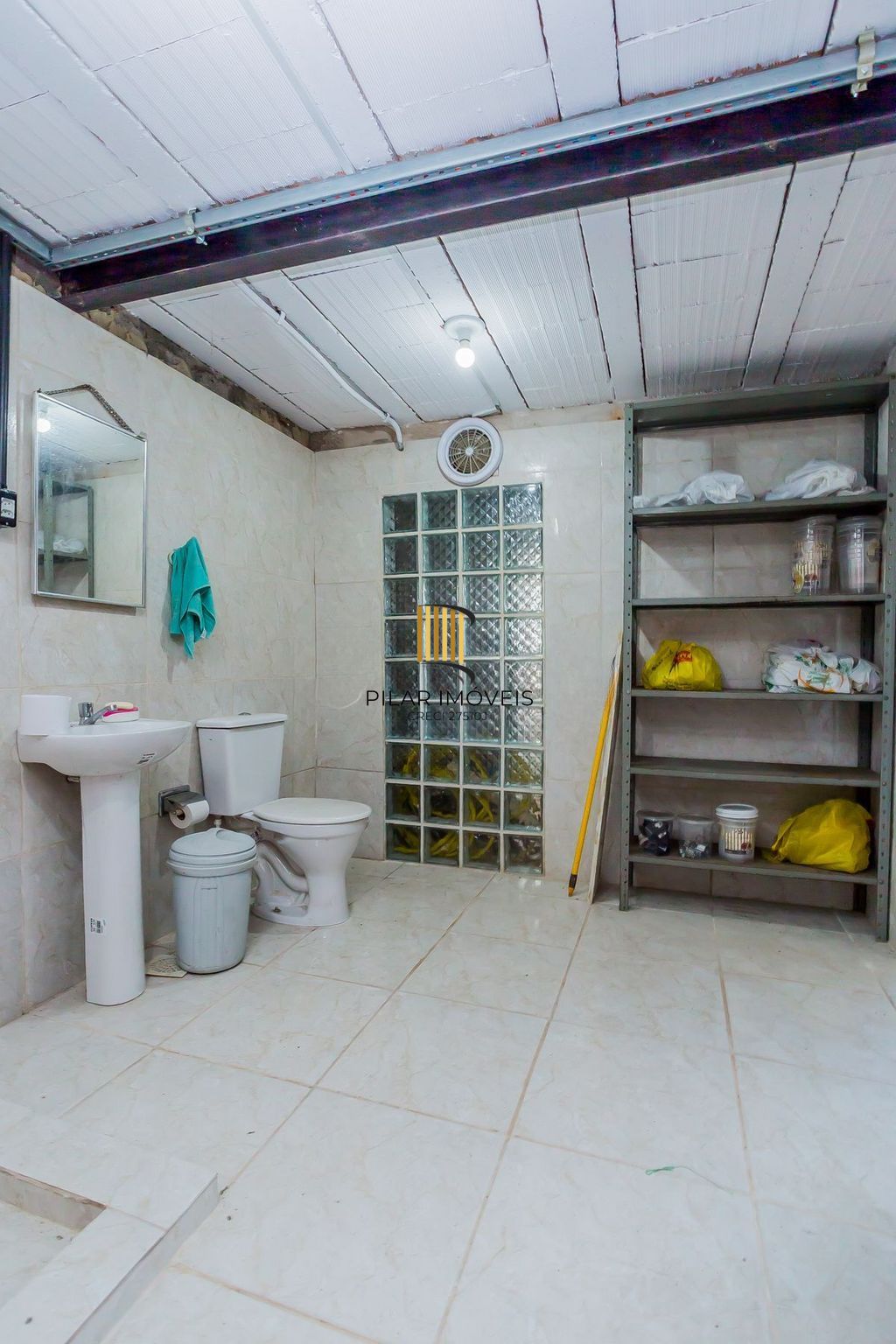Casa de 6 dormitórios à venda No Bairro Jardim do Salso - Porto Alegre